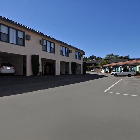 Marinwood Inn & Suites ナヴァト エクステリア 写真