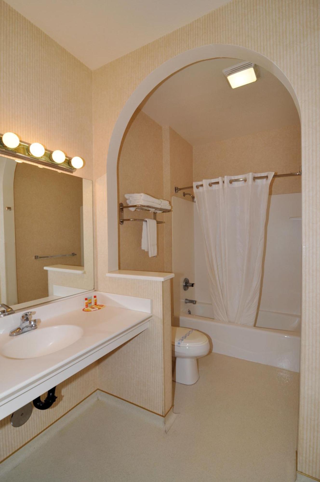 Marinwood Inn & Suites ナヴァト エクステリア 写真
