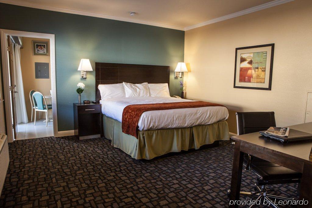 Marinwood Inn & Suites ナヴァト エクステリア 写真