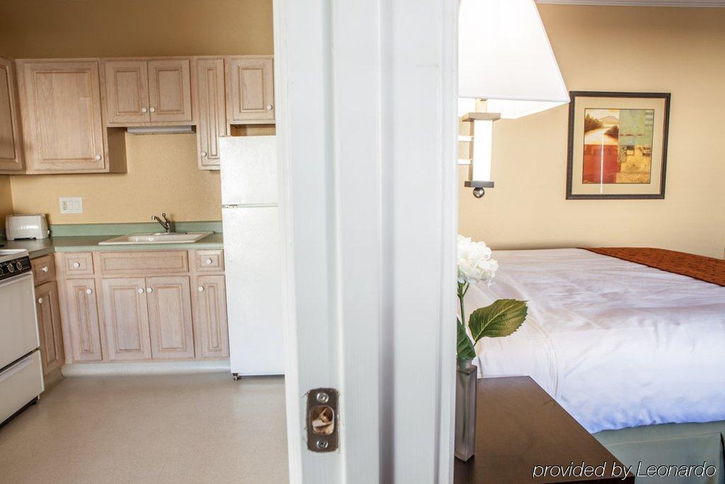 Marinwood Inn & Suites ナヴァト エクステリア 写真