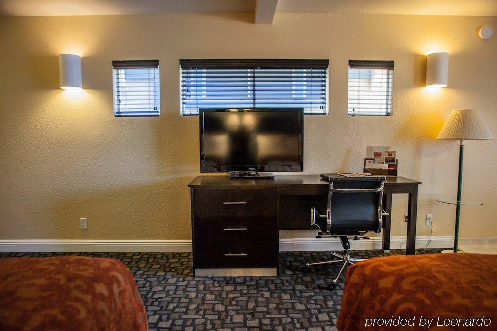 Marinwood Inn & Suites ナヴァト エクステリア 写真